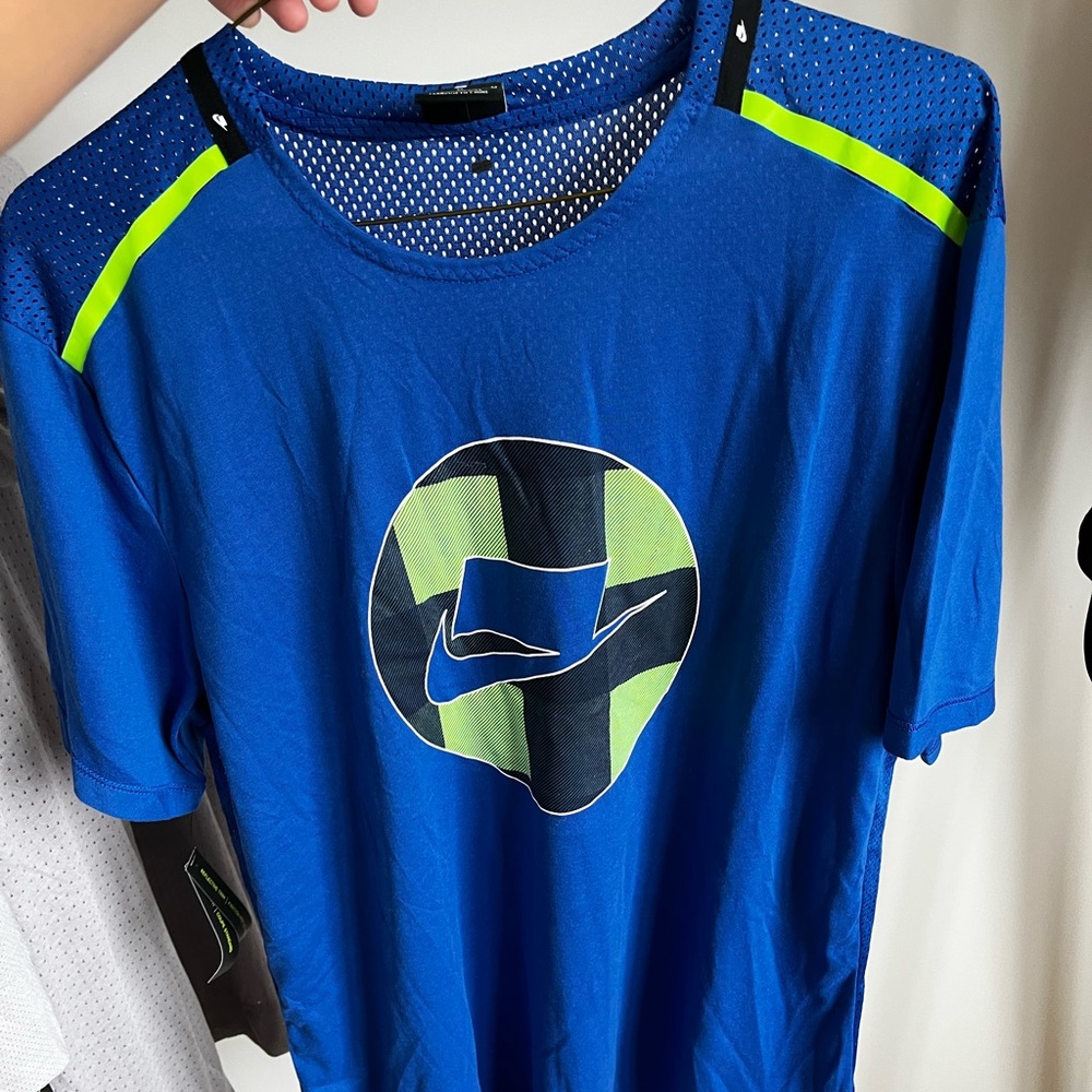 Nike M swoosh logo t-shirt